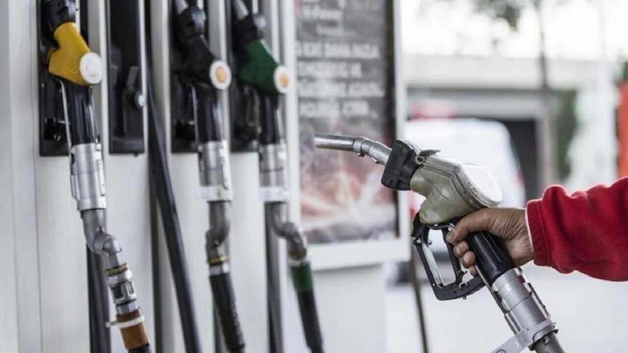 benzin-ve-motorine-yeni-zamlar-yolda-DpAlll5l.jpg