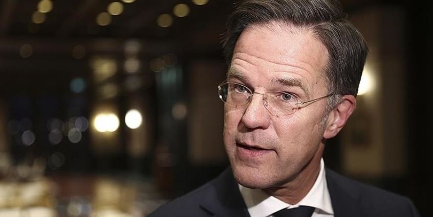 Hollandalılar Başbakan Rutte’yi protesto etti
