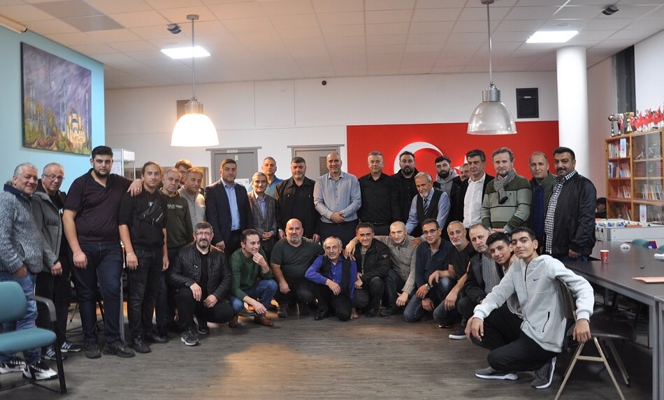 HOLLANDA TÜRK KÜLTÜR DERNEĞİ ENSCHEDE’DEN DUA, SOHBET VE MÜZİK EŞLİĞİNDE ÇİĞKÖFTE PROGRAMI