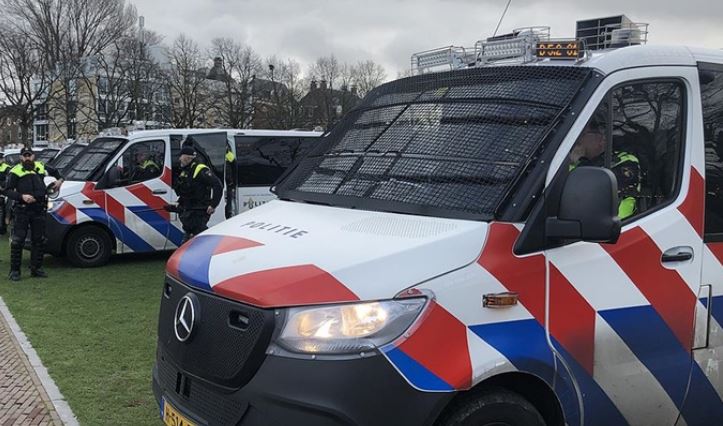 Hollanda’da hamile kadına polis müdahalesi tartışma yarattı