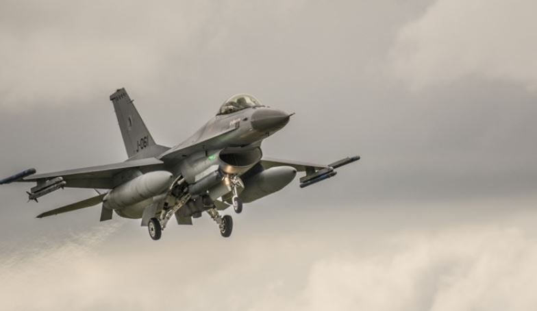 Hollanda’dan Ukrayna’ya 18 adet F-16 savaş uçağı