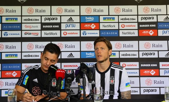 Weghorst’un menajerinden açıklama