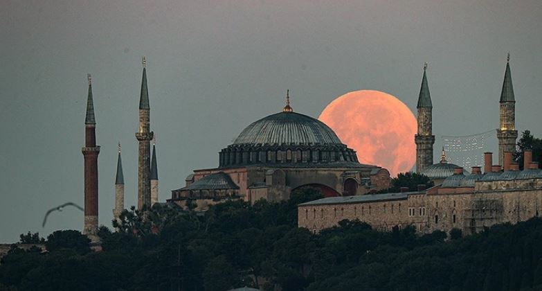 Önüne gelene ‘tokadı’ bastılar