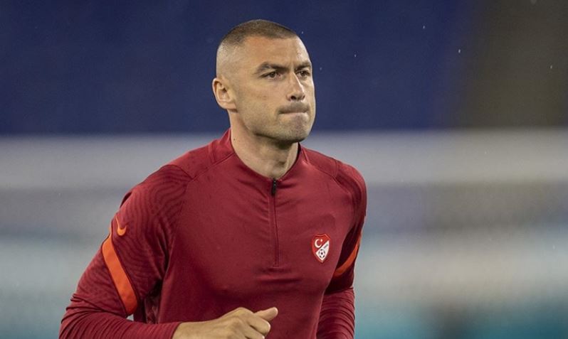 Burak Yılmaz, Hollanda ekibinden ayrıldığını duyurdu