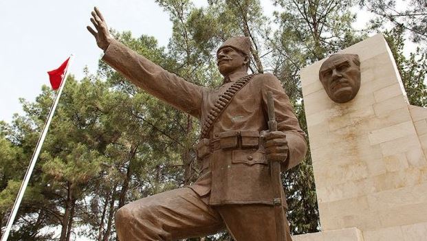 gaziantep-sahin-bey-heykeli