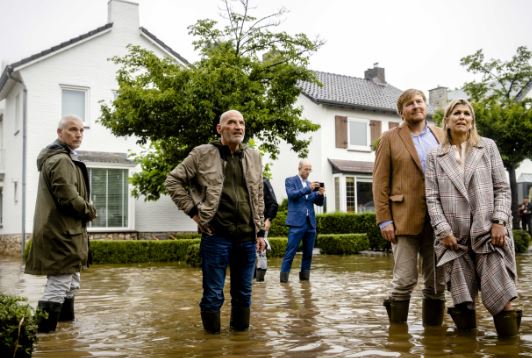 Hollanda sular altında: 10.000 kişiye acil evlerinizi terk edin çağrısı yapıldı