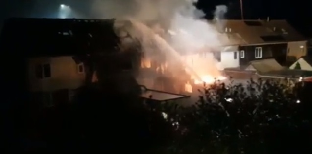 Hollanda’daki büyük yangın traktör şirketini küle çevirdi
