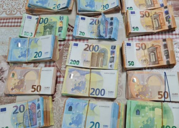 Bulgaristan sınırında kaçakçılık durmuyor: Bu kez yüzbinlerce avro yakalandı