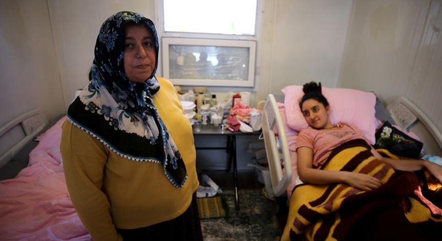 Gurbetçi kadın depremde öksüz kalan yeğenleri için Fransa’dan İslahiye’ye döndü