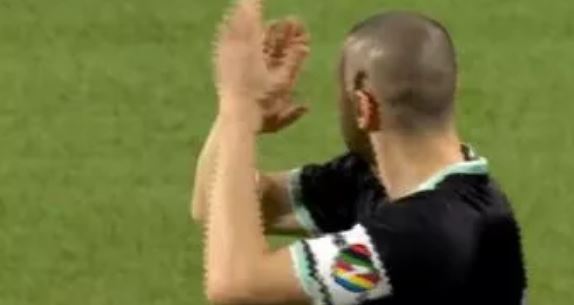 Türk futbolseverlerden Burak Yılmaz’a “OneLove” tepkisi