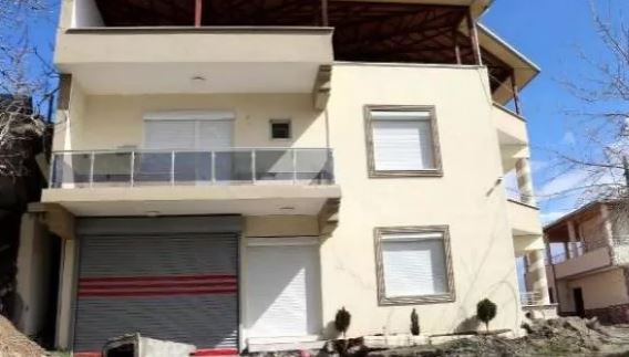 Depremde gurbetçinin binası tamamen yön değiştirmiş