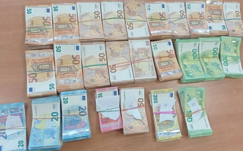 Hollanda’dan Sıla Yolu’na çıkan araçta 130 bin Euro yakalandı