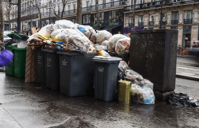 paris-sokak-cop
