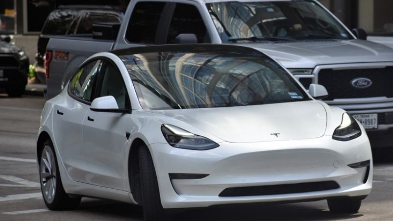 Tesla’nın Tilburg deposunda yangın paniği