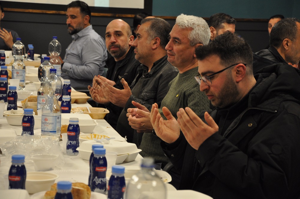Hollanda Türkleri Ramazan’ı düzenledikleri son iftar programlarıyla uğurladılar -VİDEO HABER-