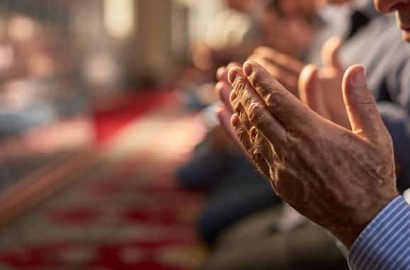 Ramazan ayı gündemin gölgesinde gidiyor
