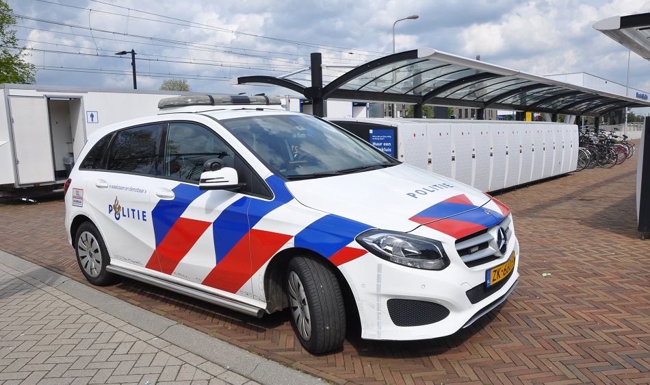 Bir ihbar Rotterdam’da üç okul kapattı