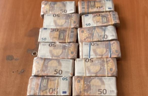 Sırbistan’da Türkiye’ye giden ailenin üzerinde 90 Bin Euro yakalandı