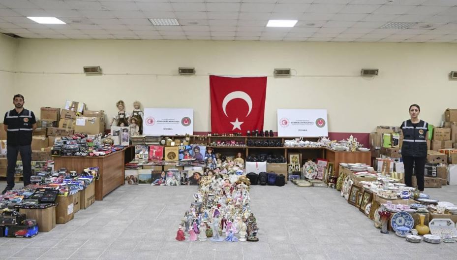 Hollanda’dan Türkiye’ye yola çıkan araçta 4 milyon liralık kaçak eşya ele geçirildi