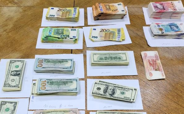 Sırp Gümrüğü’nde bir araçta 15 Milyon Avro değerinde menkul kıymet ve 117.000 Avro nakit yakalandı