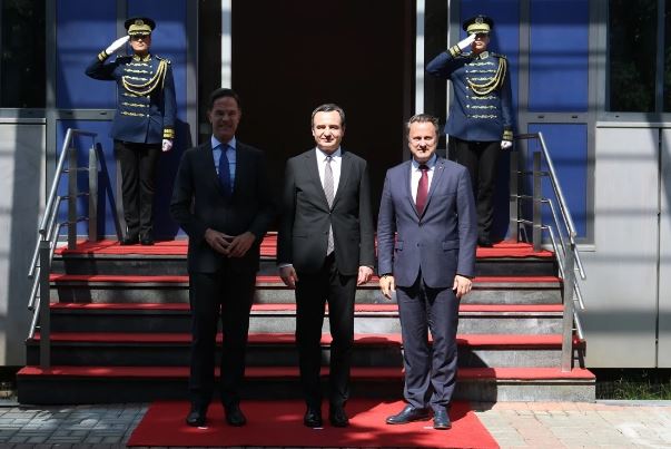 Hollanda ve Lüksemburg Başbakanları Kosova’daki gerilimlerden endişeli