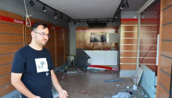 Hollandalı gurbetçinin aracı 6 takla atarak bir iş yerine girdi