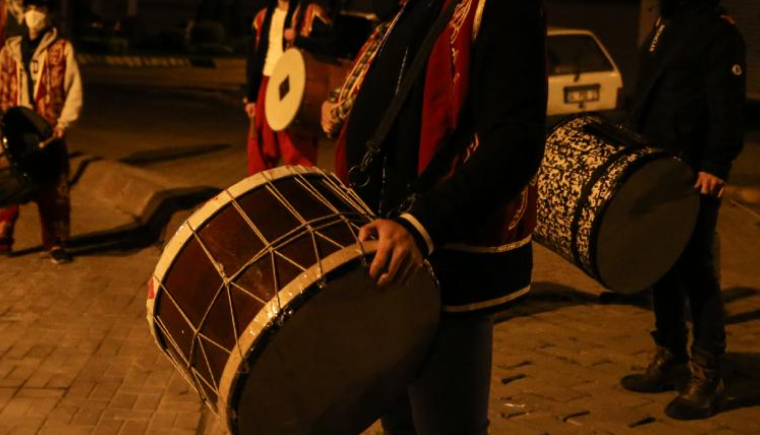 Böyle davul, göbek ve zılgıt görülmedi (Komedi)