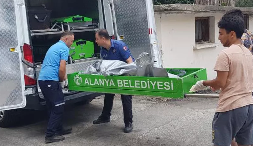 Bina bahçesinde gurbetçi cesedi bulundu