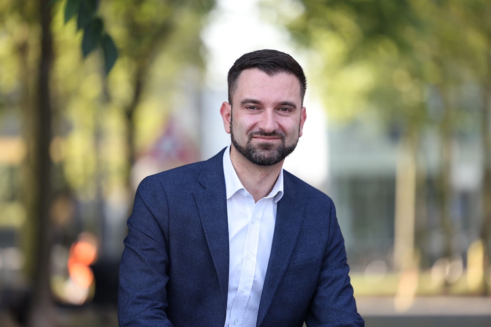 Aslen Rizeli yeni DENK Lideri Stephan van Baarle  seçmenlere seslendi: “Şimdi Tam Zamanı!”
