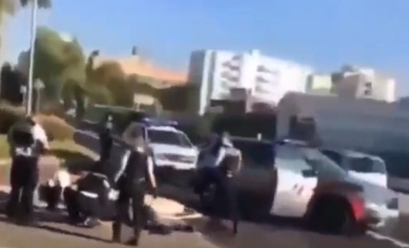 Polis arabasının çarptığı gurbetçi genç hayata veda etti