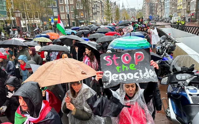 Hollanda’nın Utrecht şehri Filistin için meydanlara döküldü