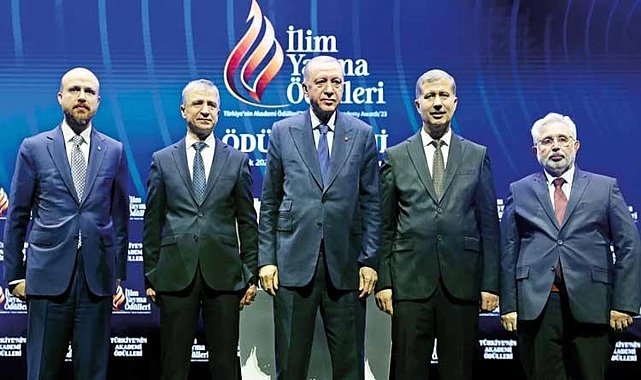 Hollanda’da görev yapan ilim insanı “İlim Yayma Ödülleri” Törenine hakem olarak katıldı