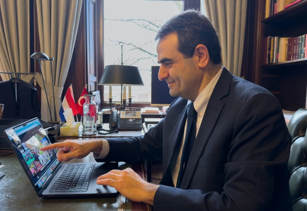 Lahey Büyükelçisi Selçuk Ünal Yılın Kareleri oylamasına katıldı