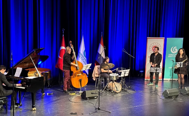 Hollandalı ve Türk müzikseverler Amsterdam’da Türk Müziği motiflerinde buluştu