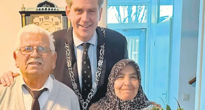 Hollandalı belediye başkanı 65 yıllık evli gurbetçi çiftin yıl dönümünü kutladı