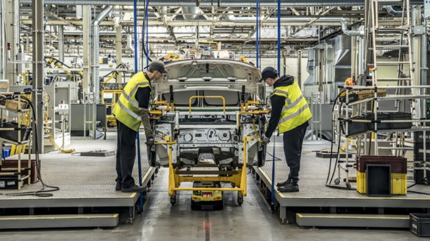 Hollanda merkezli dev otomotiv şirketi yüzlerce çalışanı işten çıkaracak