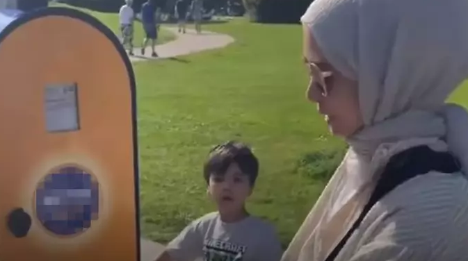 Hollanda’da parkta ücretsiz güneş kremi hizmeti