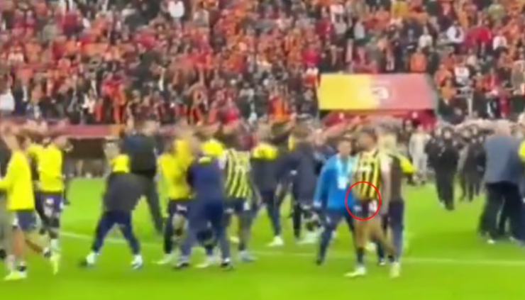 Hollandalı yıldızdan Galatasaray tribününe çirkin hareket