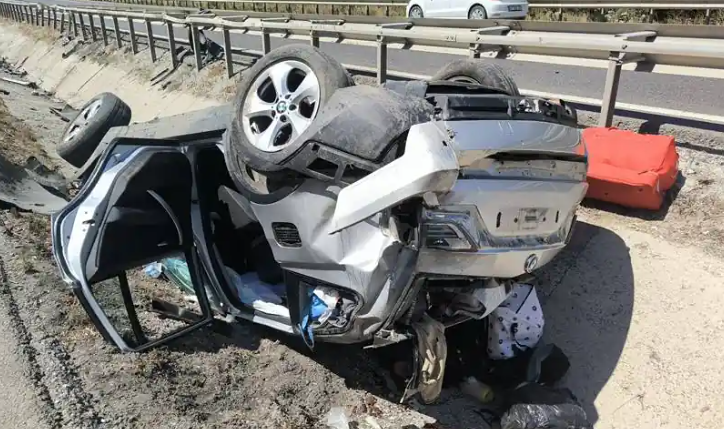 Gurbetçi aile dönüş yolunda zincirleme kaza geçirdi: 6 yaralı