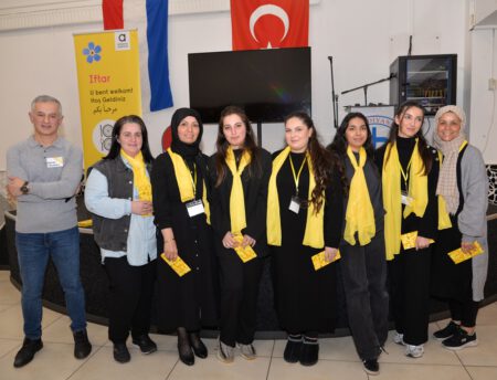 Alzheimer Nederland Arnhem Türkiyem Camii’nde anlamlı bir iftar yemeği düzenledi