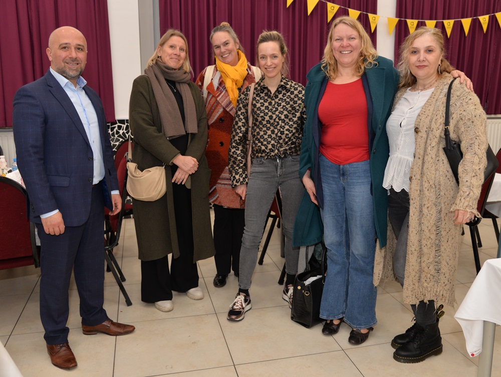 Alzheimer Nederland Arnhem Türkiyem Camii’nde anlamlı bir iftar yemeği düzenledi