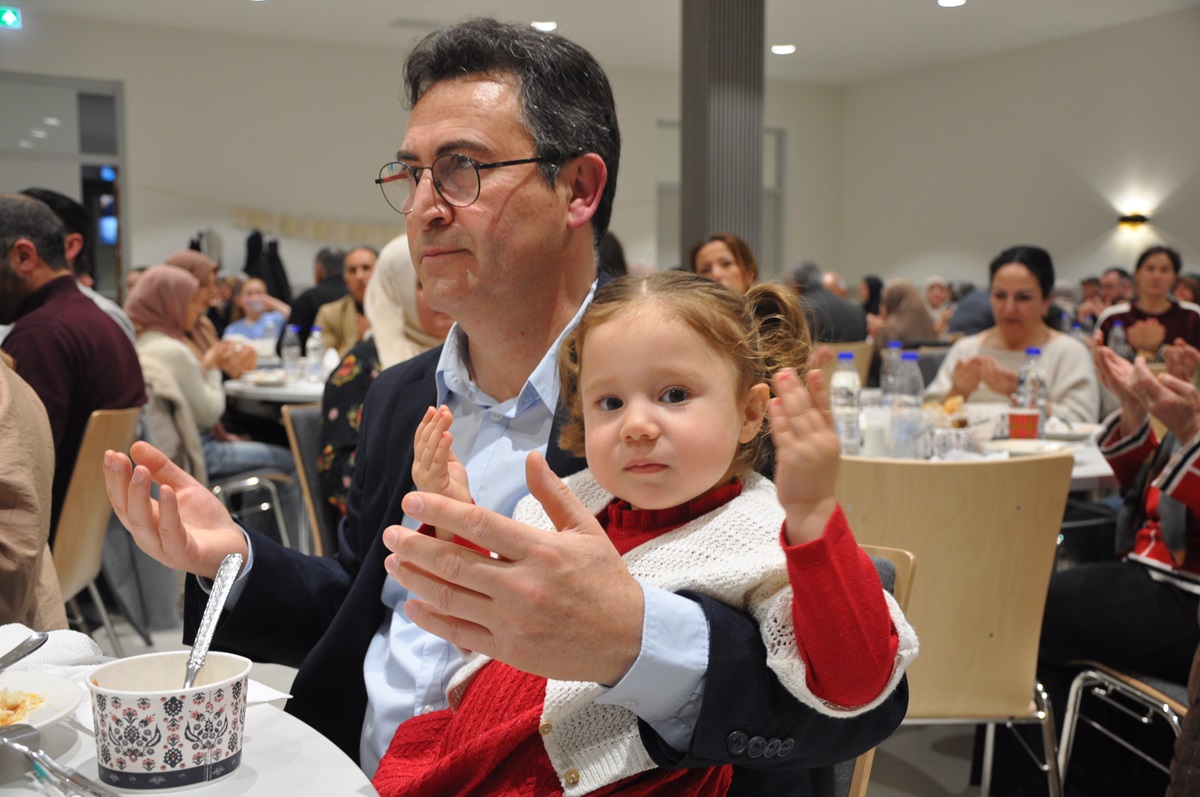 Denk Partisi Almelo Çalışma Grubu, Ramazan’ın ruhunu iftar programında yaşattı -VİDEO HABER-