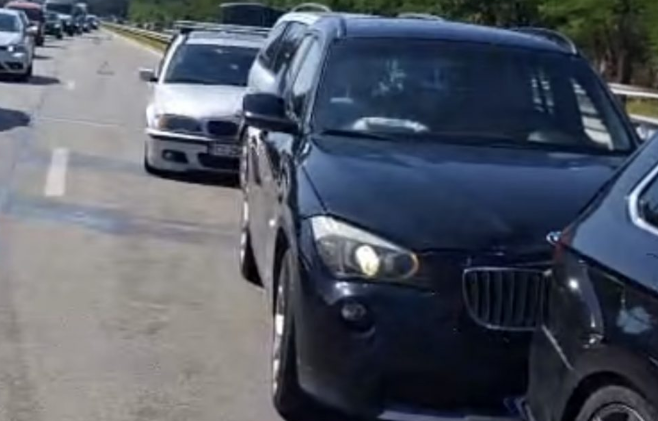 Sıla yolunda istenmeyen haberler: Üç gurbetçi aile kazaya karıştı