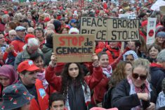 amsterdam-kirmizi-cizgi-israil-protesto-2025-cocuk-4