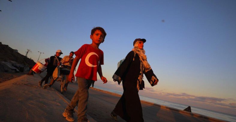 gazze-filistin-cocuk-turkbayrak-2025-1