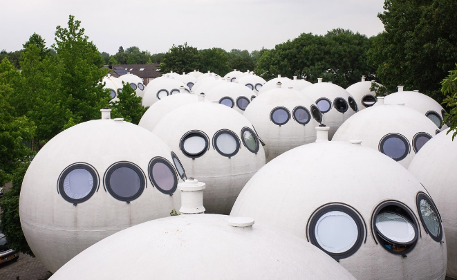 Hollanda’da tüm evlerin yuvarlak olduğu o mahalle görenleri şaşırtıyor