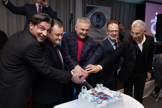 Hollanda’da birlik, sahnede Trabzonspor: Bordo-Mavi camia Avrupa’da kenetlendi