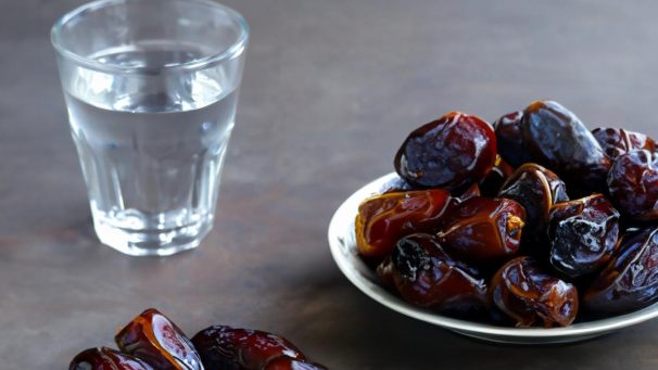 Hurmanın yanında 1 bardak su içmenin 10 faydası
