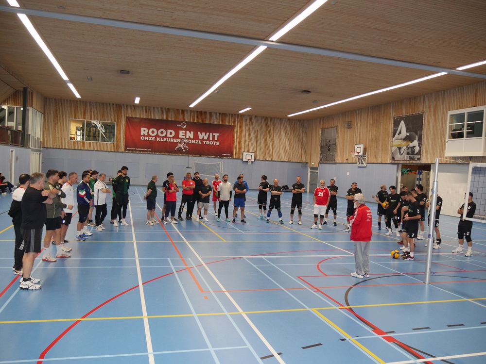 Hollanda’da dostluk servisi: Mehteran ve Doğuş’tan voleybol buluşması