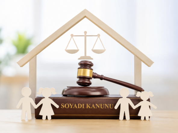Hollanda’da çocuğun soyadı kararında anneye daha fazla hak geliyor